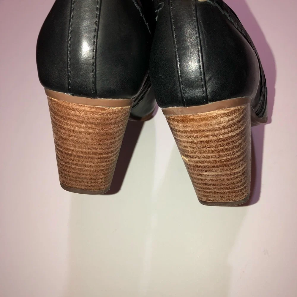 Lucca lane bootie size 9.5